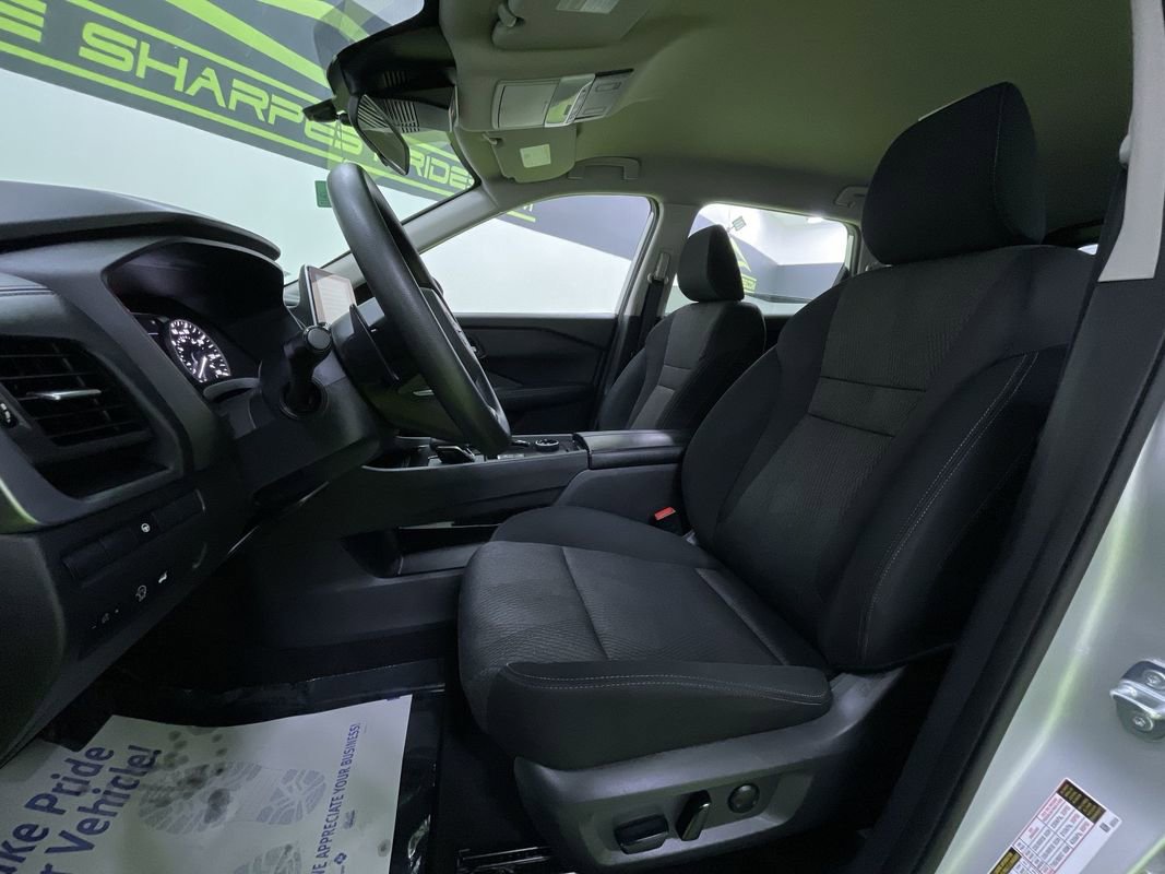 Used 2024 Nissan Rogue SV image 16