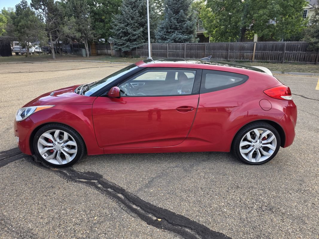 Used 2013 Hyundai Veloster w/ Style Pkg FWD image 2