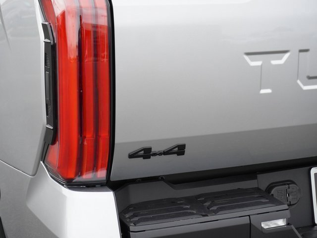 New 2025 Toyota Tundra Limited image 12
