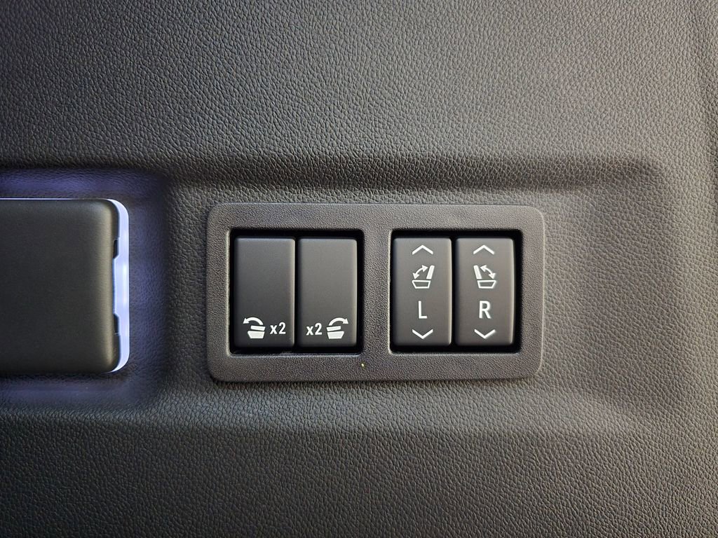 New 2026 Chevrolet Suburban LT w/ Comfort Package image 28