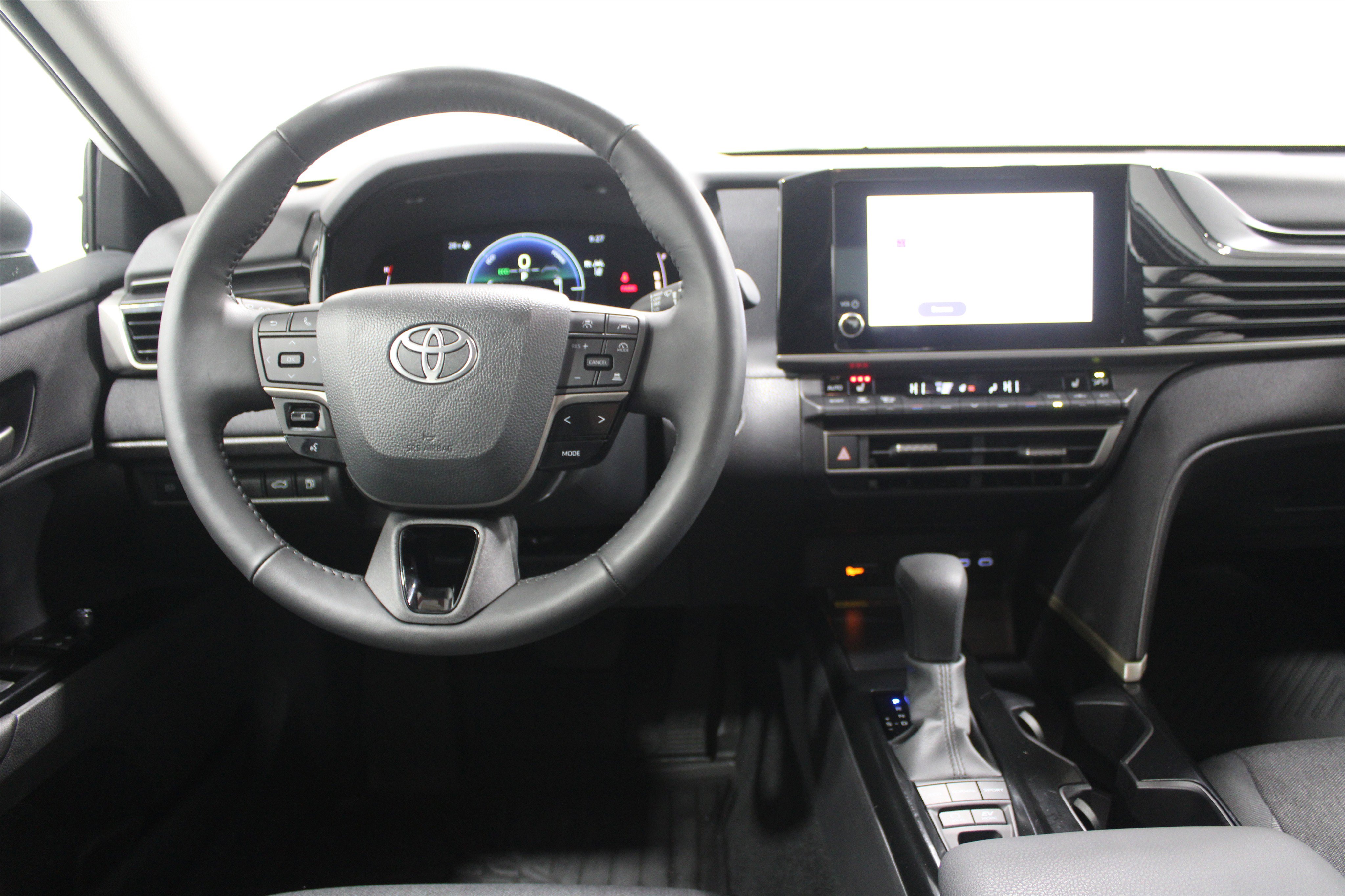Used 2025 Toyota Camry LE w/ Convenience Package image 2