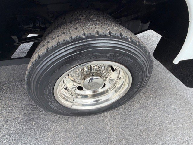 Used 2006 Ford F550 4x4 Regular Cab Super Duty image 10