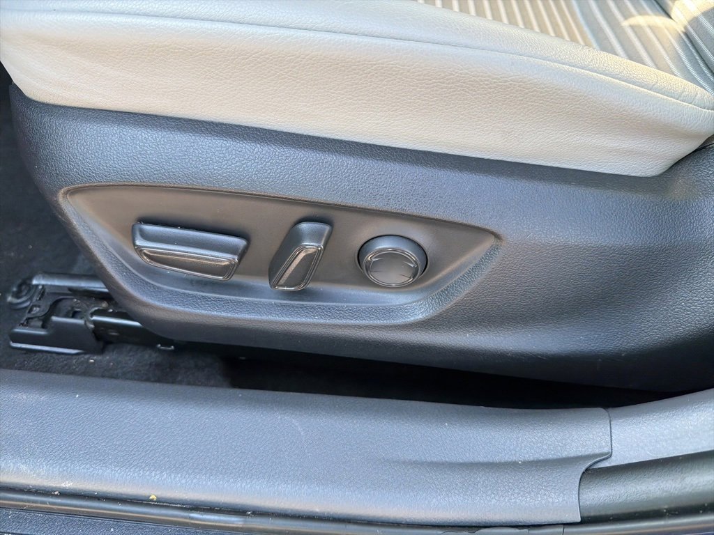 Used 2023 Toyota Camry SE image 12