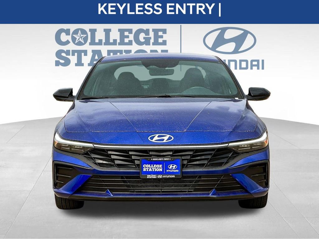 Used 2025 Hyundai Elantra Sport image 4