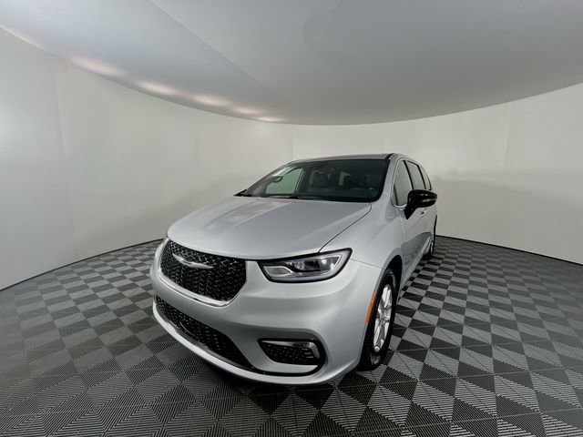 New 2026 Chrysler Pacifica Select image 4