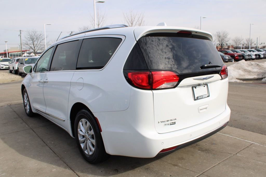 Used 2019 Chrysler Pacifica Touring-L image 5