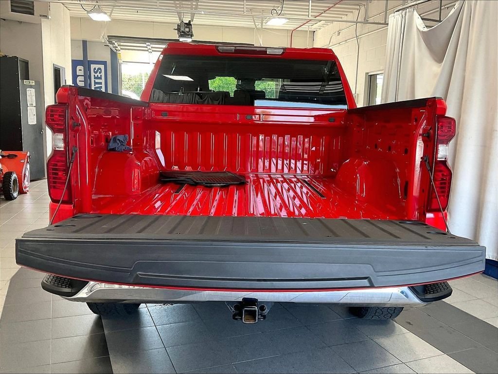 Used 2023 Chevrolet Silverado 1500 LT AWD/4WD image 31