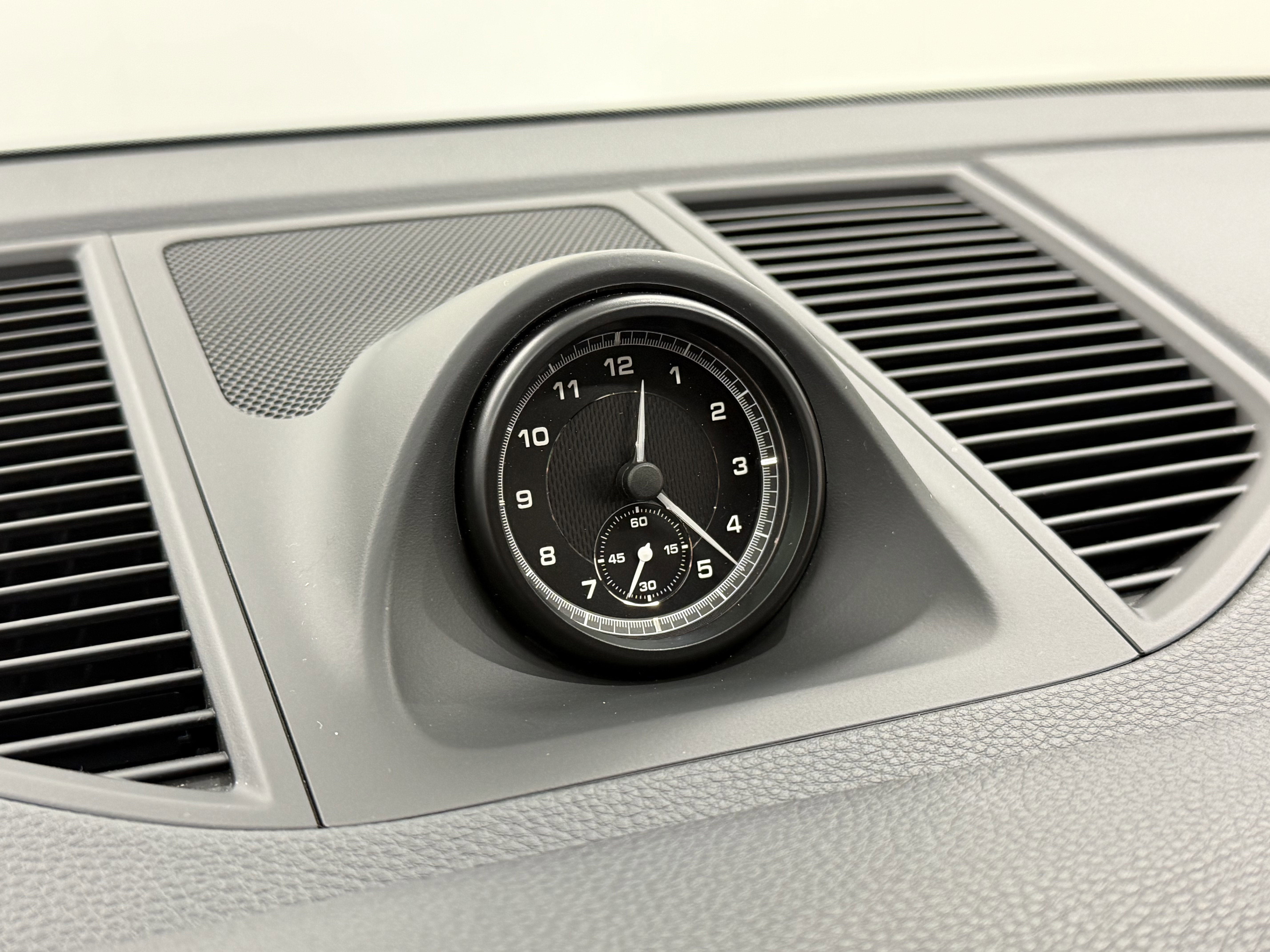 Certified 2025 Porsche Macan image 51