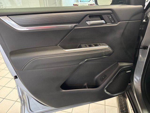 Used 2025 GMC Acadia Elevation FWD image 14