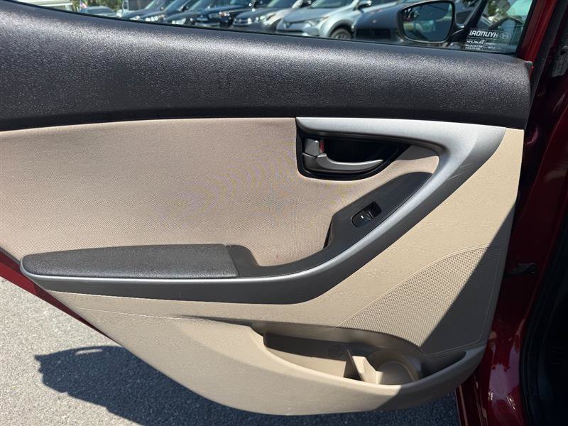 Used 2016 Hyundai Elantra SE w/ Option Group 02 FWD image 18