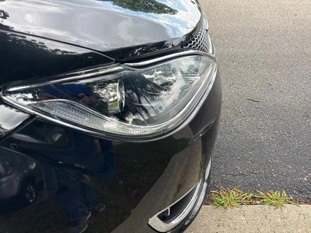 Used 2019 Chrysler Pacifica Limited FWD image 11