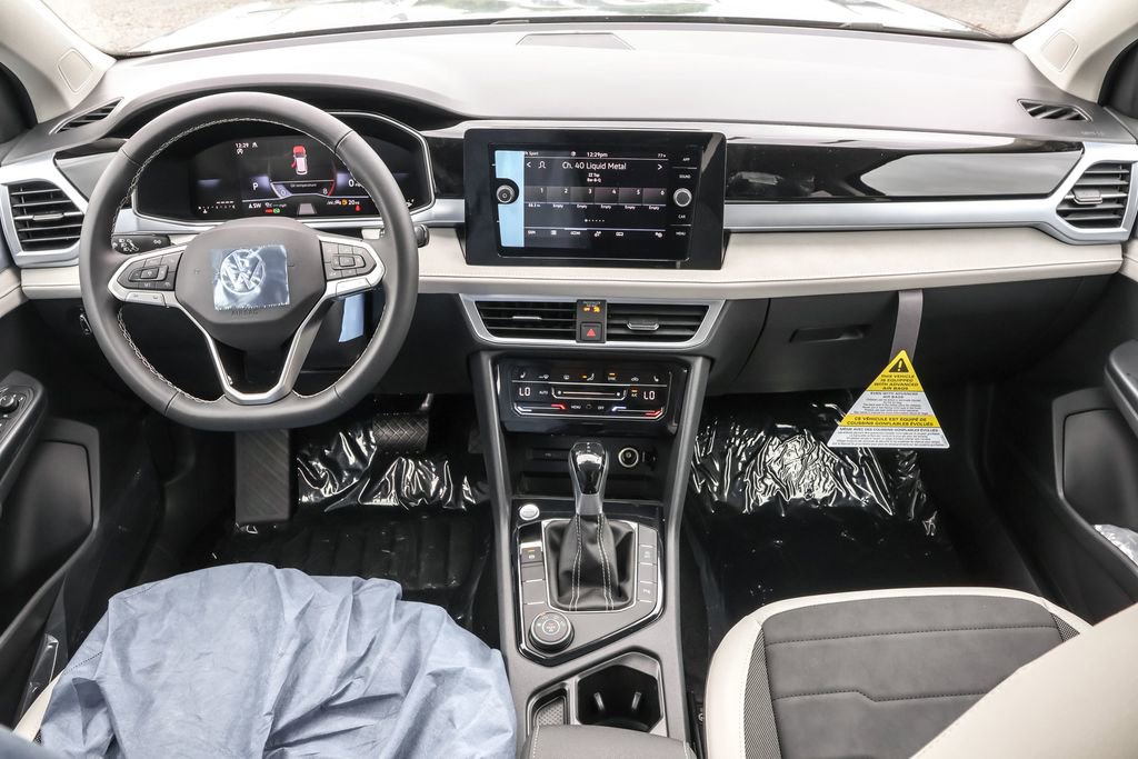 New 2025 Volkswagen Taos SE image 34