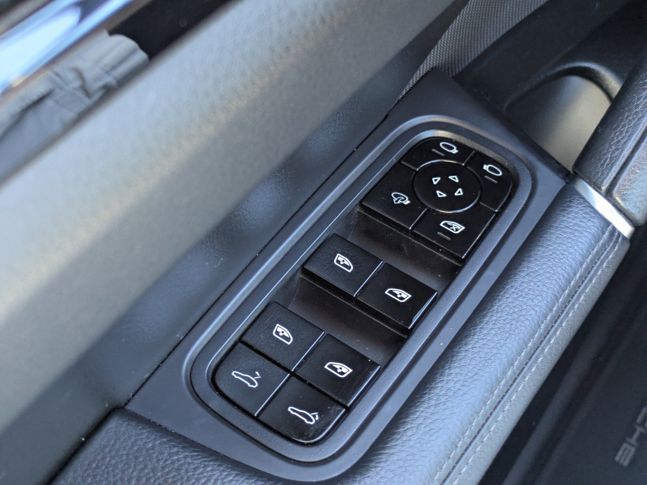 Used 2020 Porsche Cayenne image 31