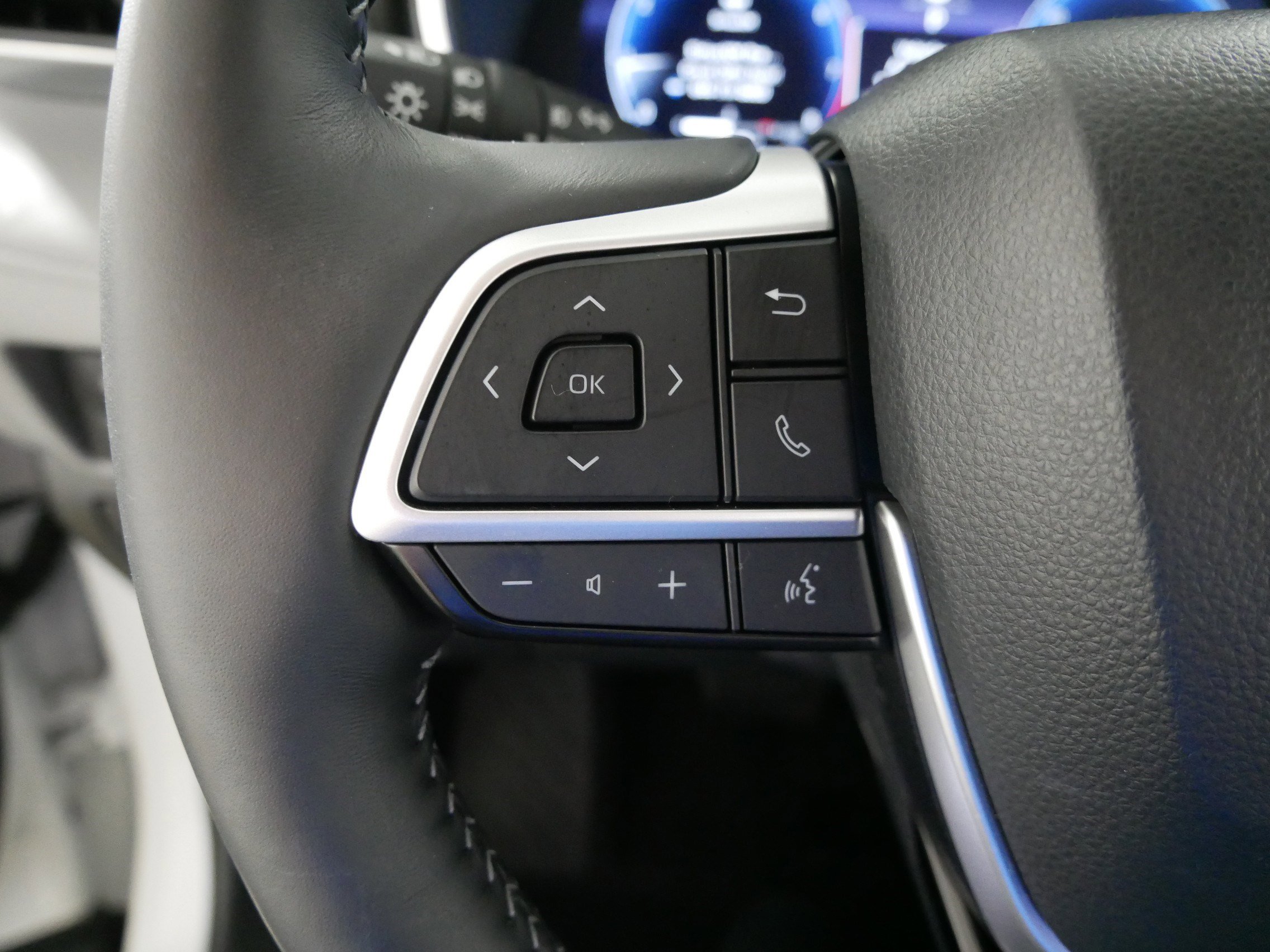 Used 2025 Toyota Highlander Limited image 27