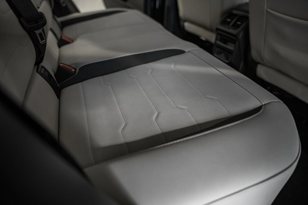 Used 2025 Volkswagen Taos SE w/ Panoramic Sunroof Package image 37