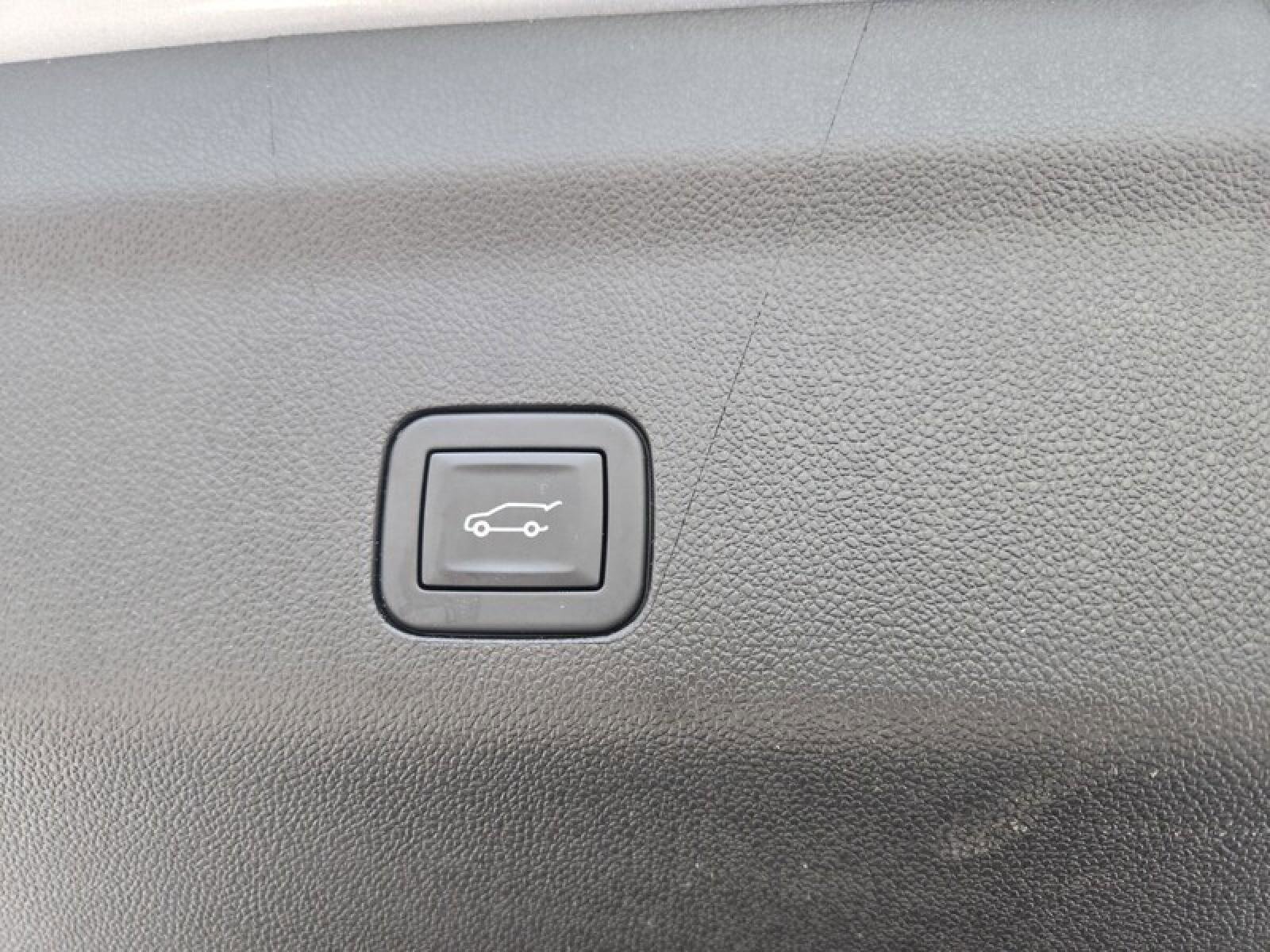 Used 2024 Chevrolet Tahoe Premier image 9