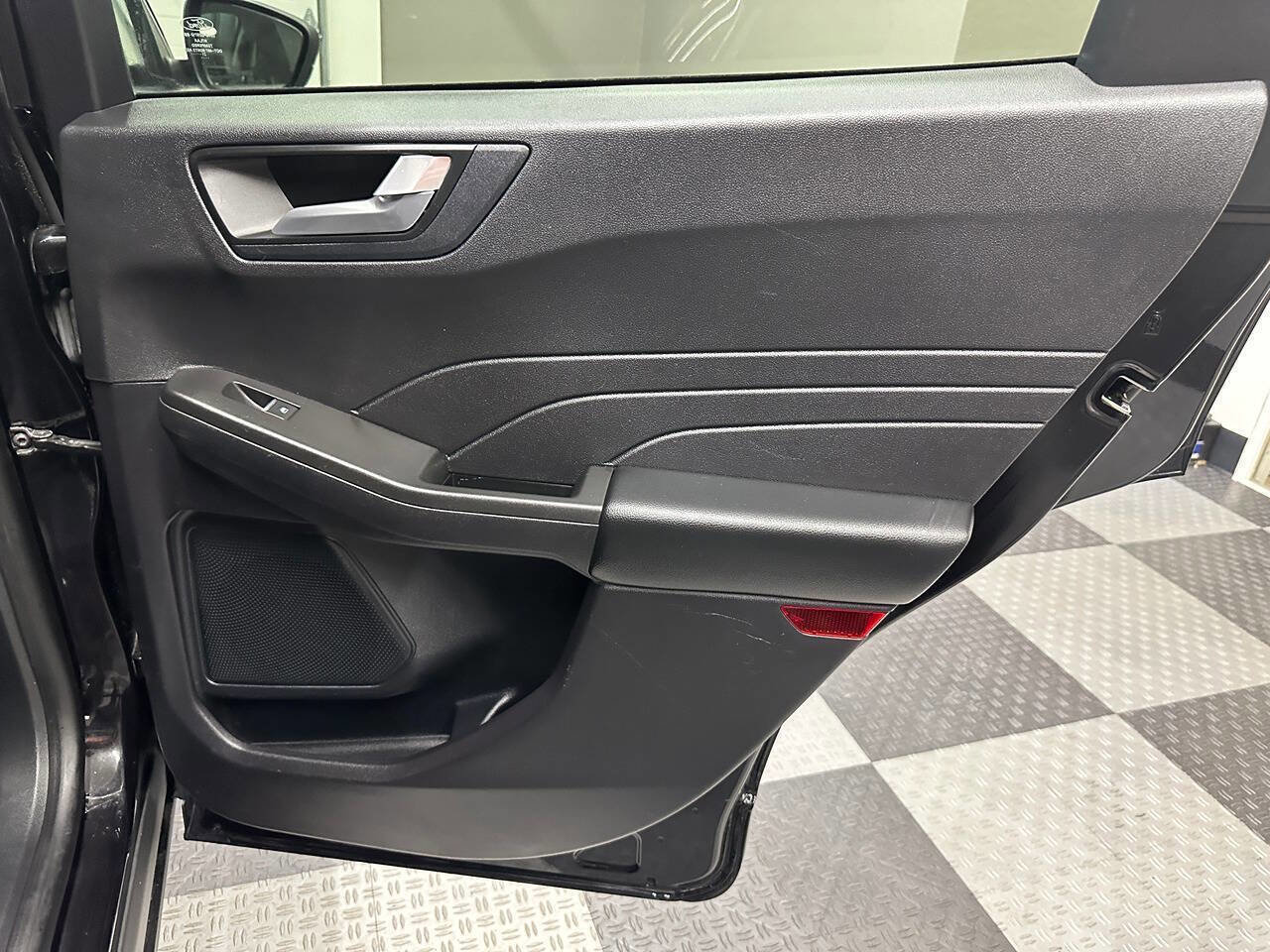 Used 2021 Ford Escape SE image 20