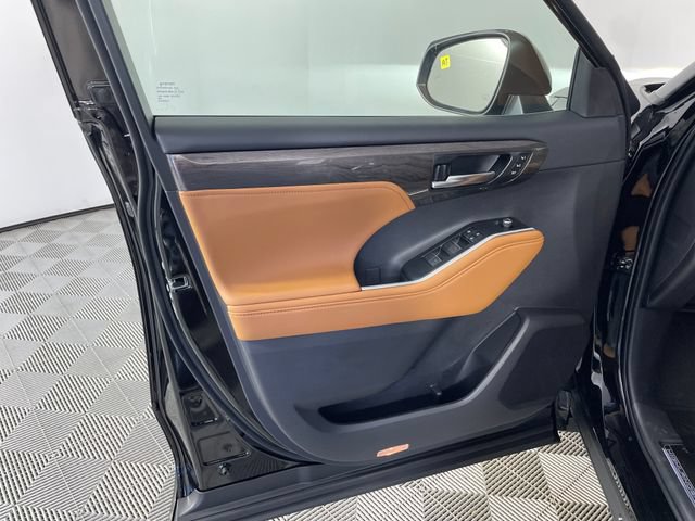 New 2026 Toyota Highlander Platinum AWD/4WD image 5