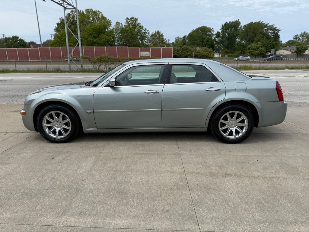 Used 2005 Chrysler 300 C w/ Navigation & Sound Group II RWD image 11