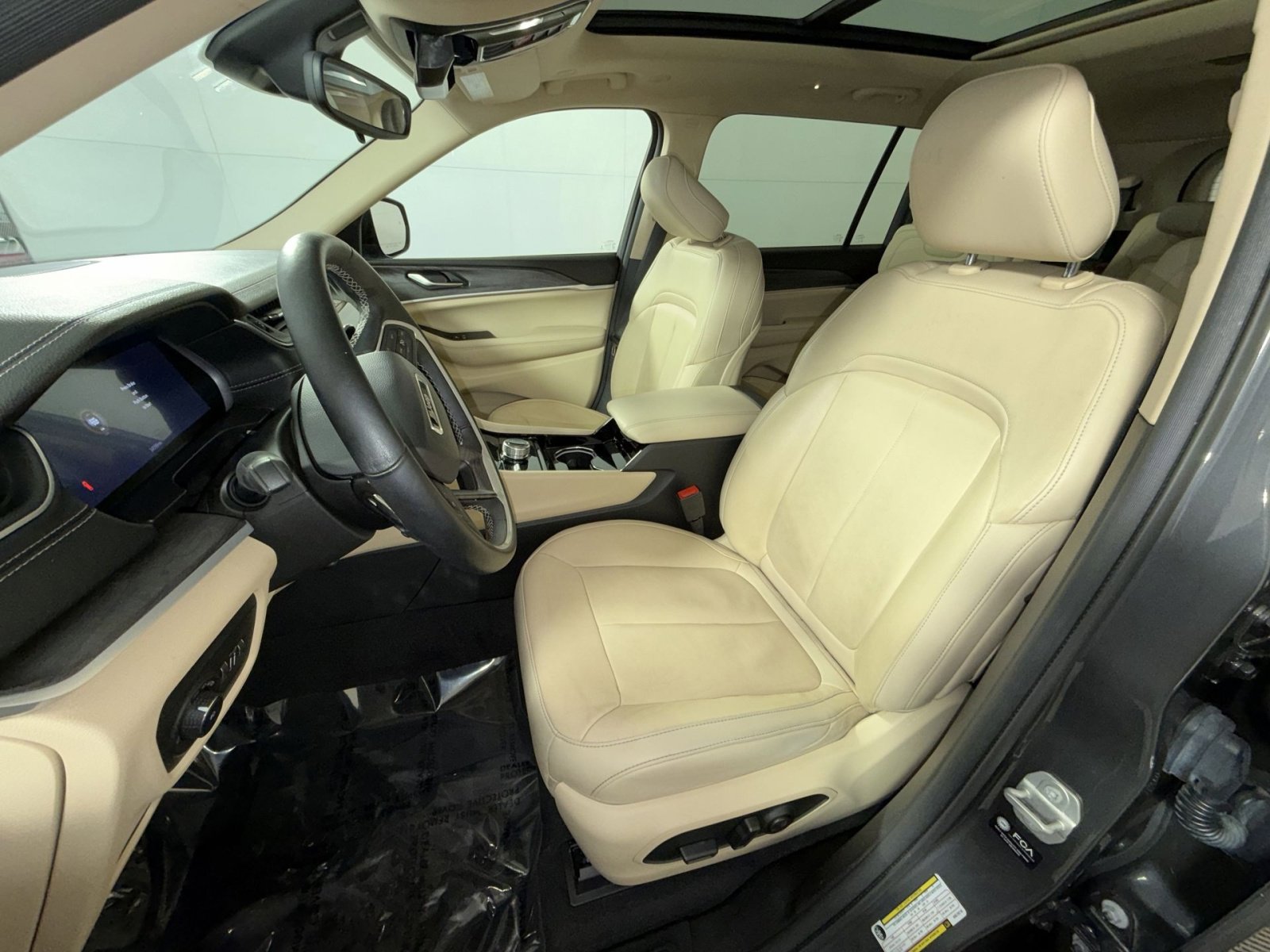 Used 2022 Jeep Grand Cherokee L Limited w/ MOPAR Finishing Package image 13