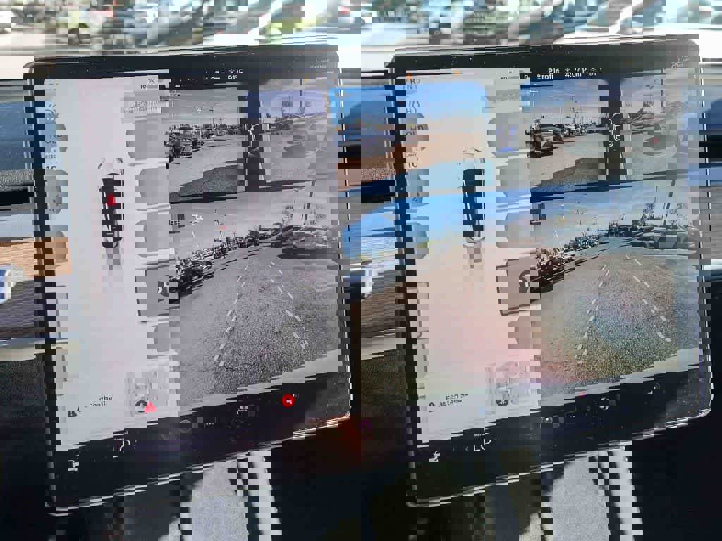 Used 2025 Tesla Model Y Long Range image 23