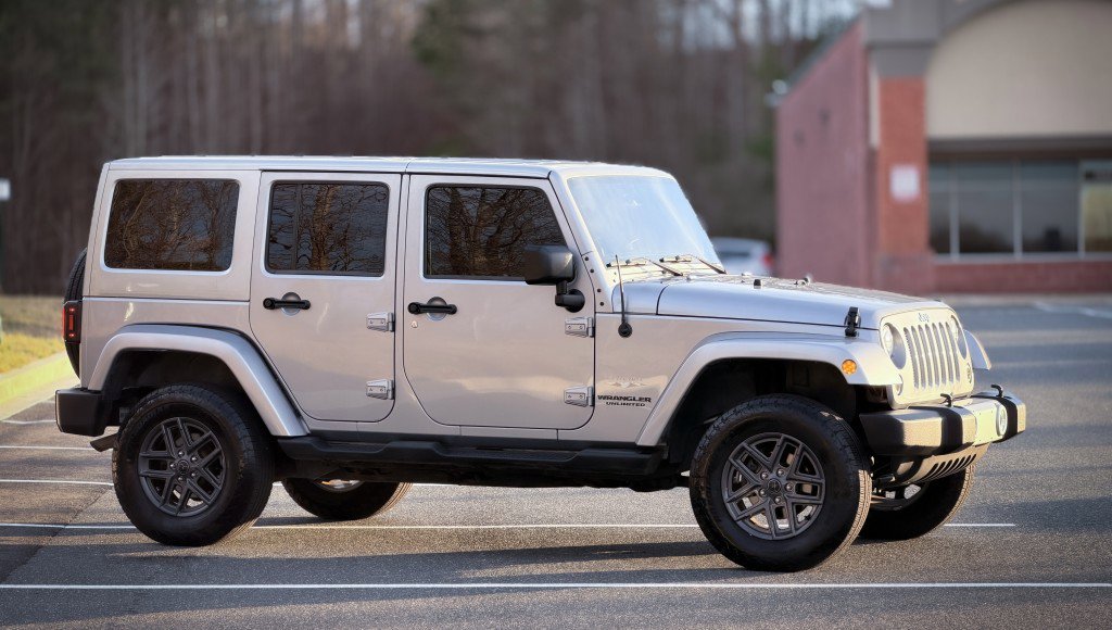 Used 2013 Jeep Wrangler Unlimited Sahara w/ Connectivity Group image 5