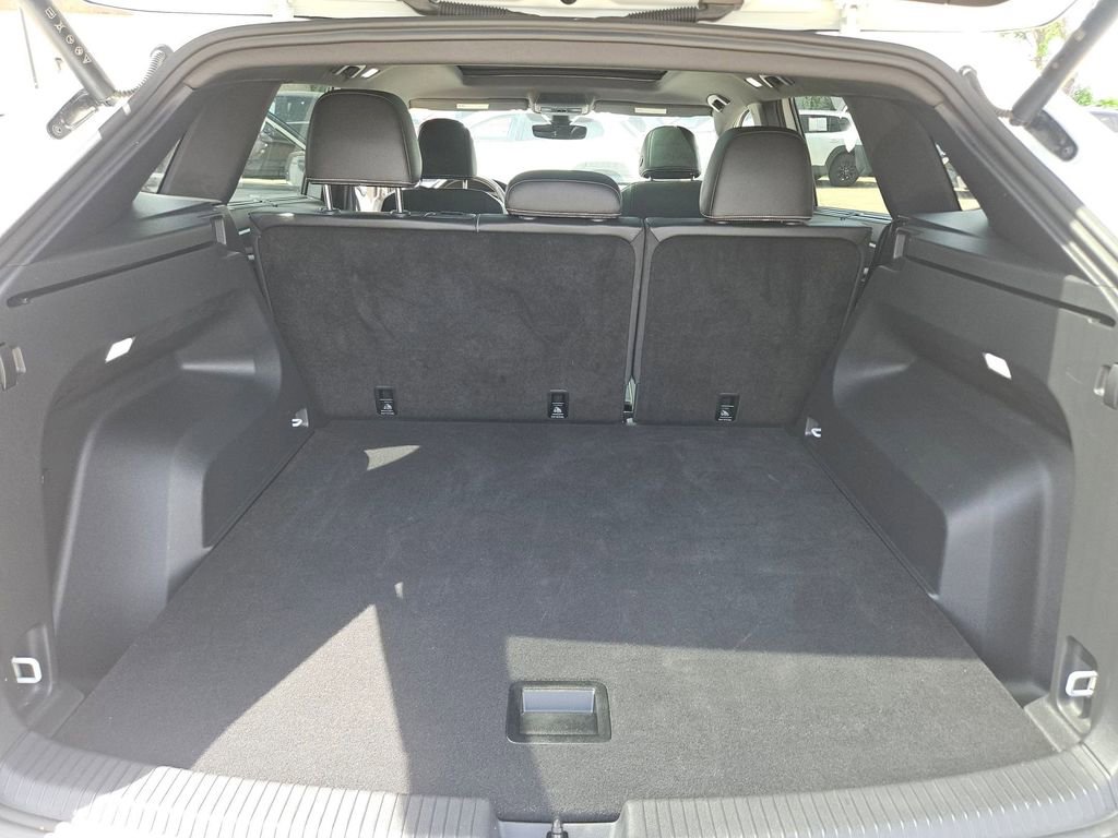 Used 2025 Volkswagen Atlas Cross Sport SE image 25