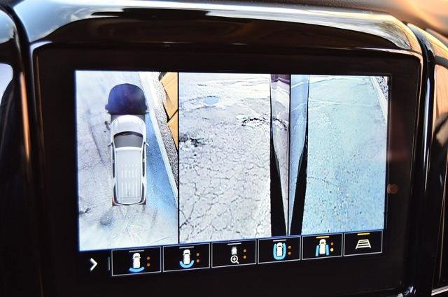 Used 2020 Chevrolet Traverse RS image 19