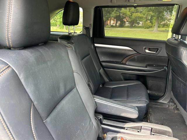 Used 2019 Toyota Highlander XLE AWD/4WD image 24