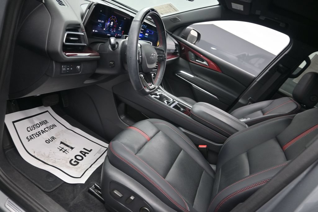 Used 2024 Chevrolet Traverse RS FWD image 17