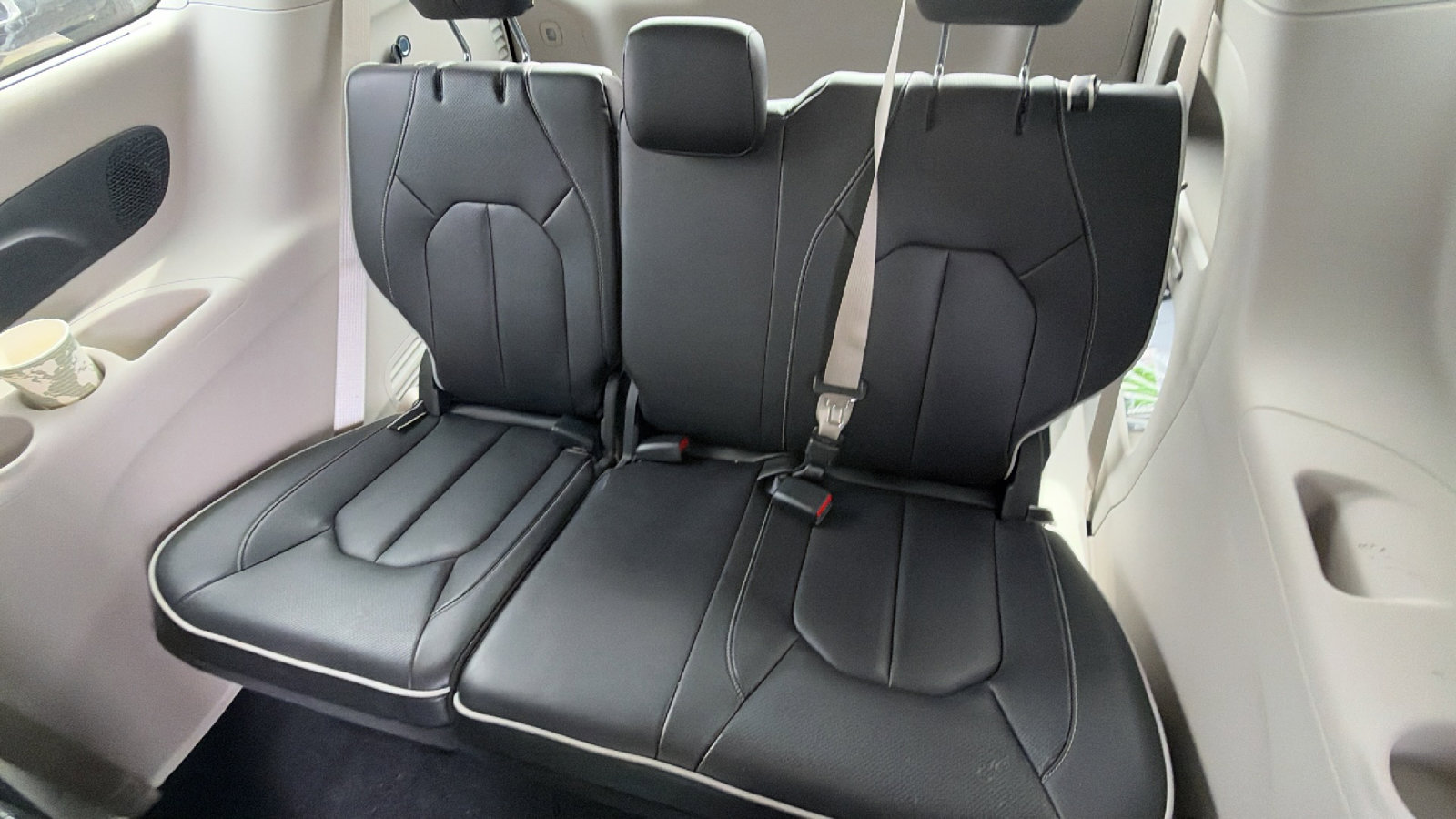 Used 2024 Chrysler Pacifica Limited image 24