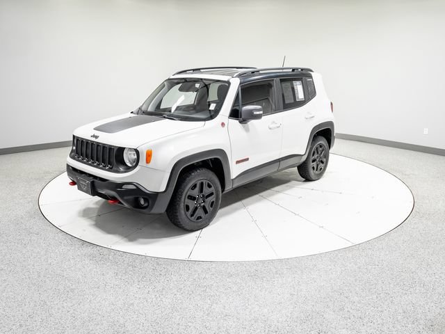 Used 2018 Jeep Renegade Trailhawk w/ Cold Weather Group II AWD/4WD image 33