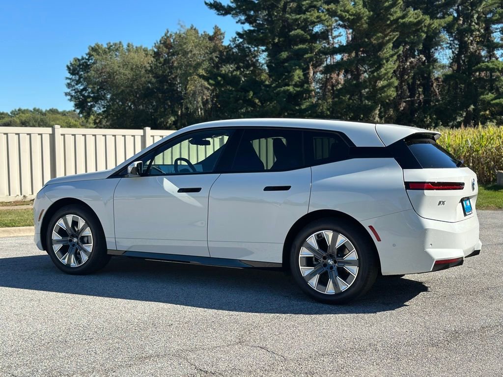 New 2026 BMW iX xDrive45 image 5