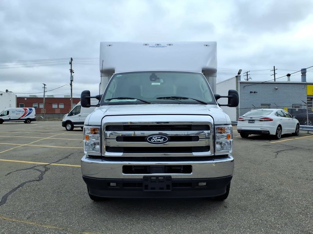 New 2027 Ford E-450 and Econoline 450 Super Duty w/ Power Equipment Group RWD video 2