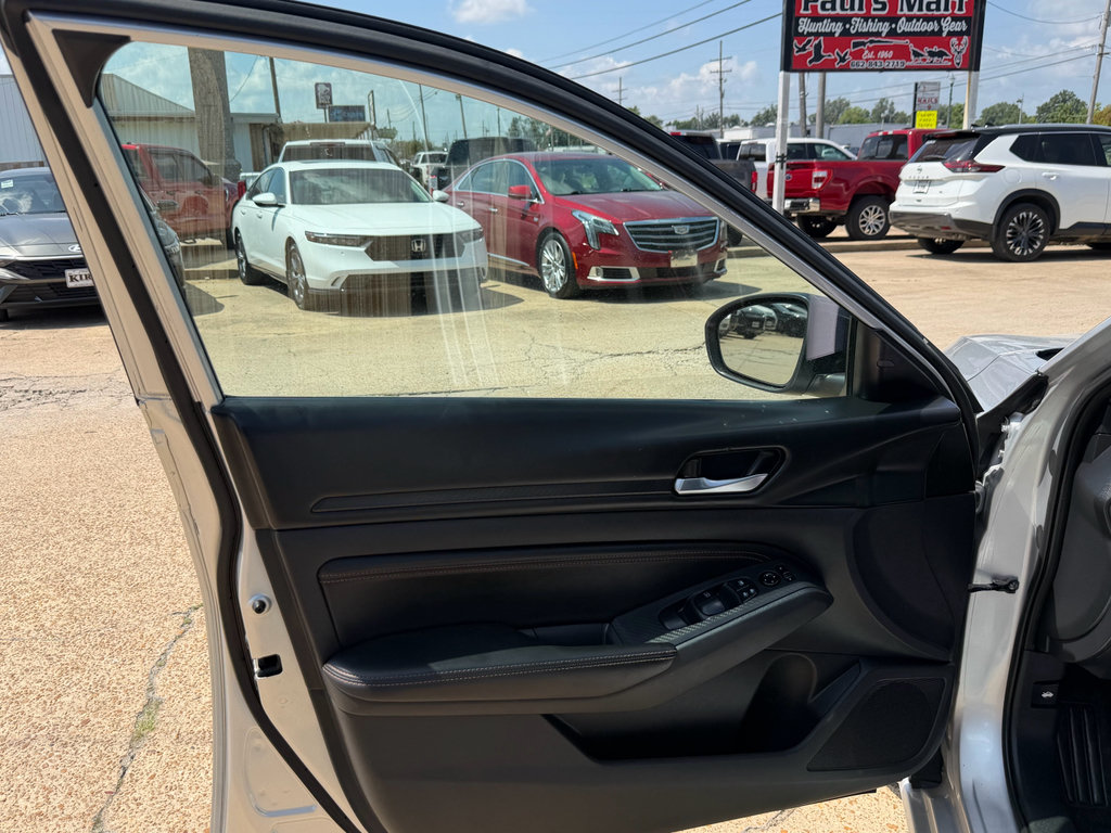 Used 2019 Nissan Altima 2.5 SR FWD image 17