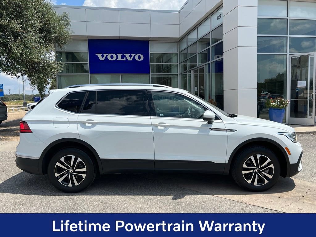 Used 2024 Volkswagen Tiguan SE w/ Panoramic Sunroof Package AWD/4WD image 8