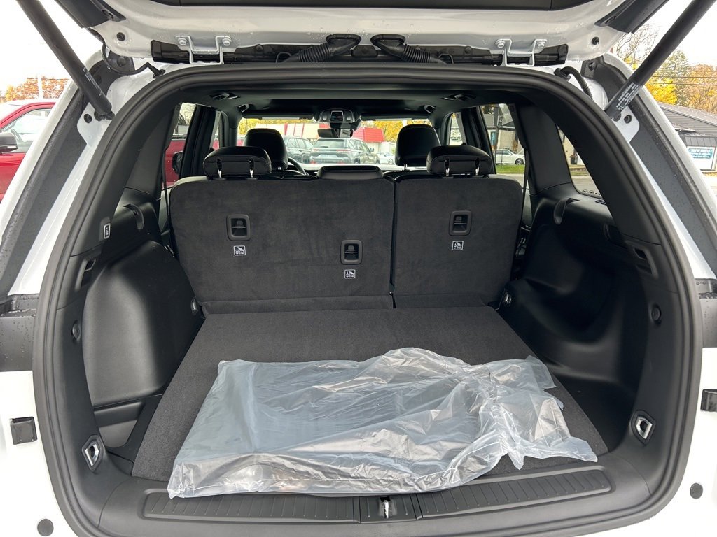 New 2025 Jeep Grand Cherokee Altitude image 3