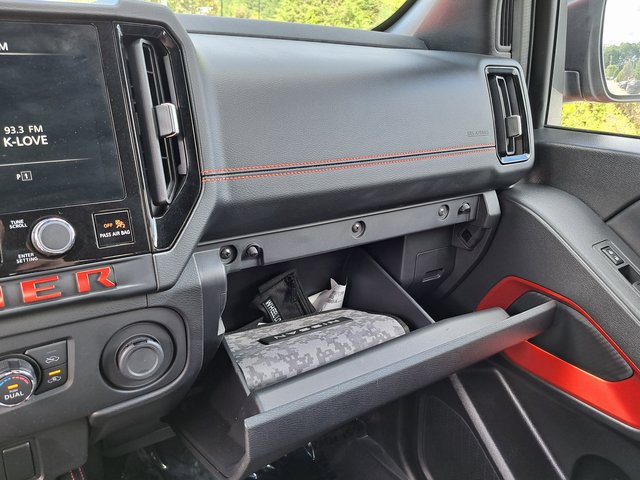 Used 2025 Nissan Frontier PRO-4X AWD/4WD image 17