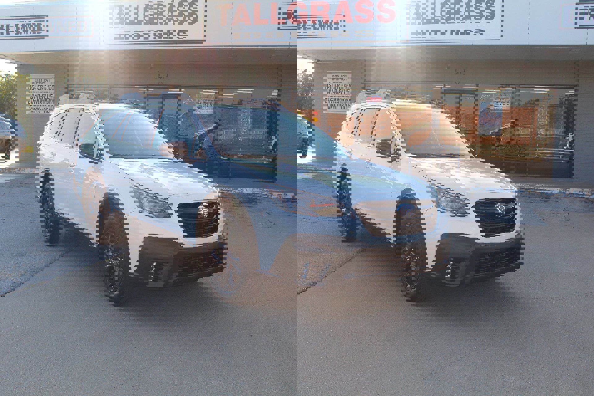 Used 2020 Subaru Outback Onyx Edition XT w/ Popular Package #2 image 1