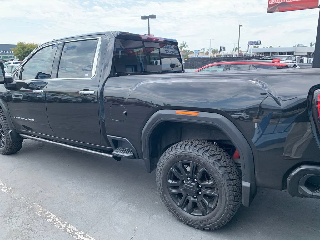 Used 2022 GMC Sierra 2500 Denali w/ Denali Black Diamond Edition AWD/4WD image 13
