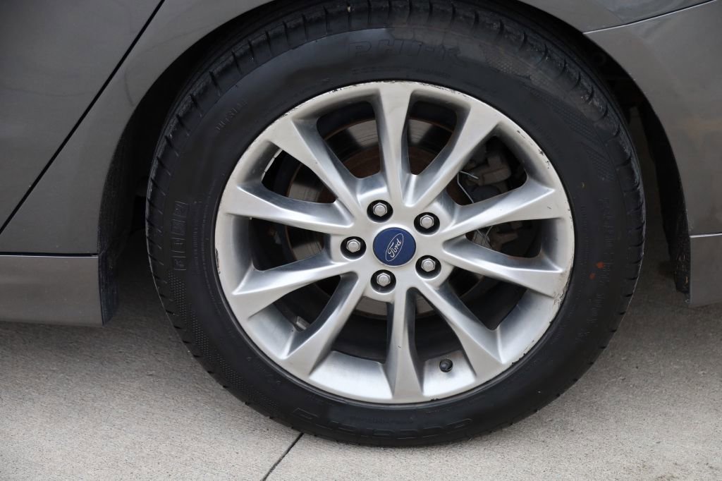 Used 2017 Ford Fusion SE w/ Fusion SE Technology Package image 31