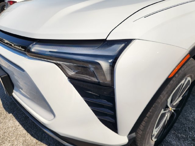 Used 2024 Chevrolet Blazer EV LT AWD/4WD image 5