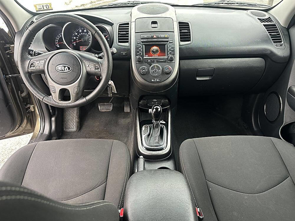 Used 2012 Kia Soul + w/ Audio Pkg image 10