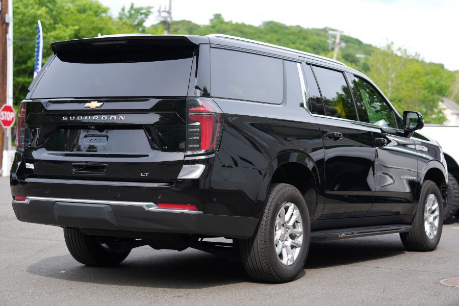 Used 2025 Chevrolet Suburban LT AWD/4WD image 6