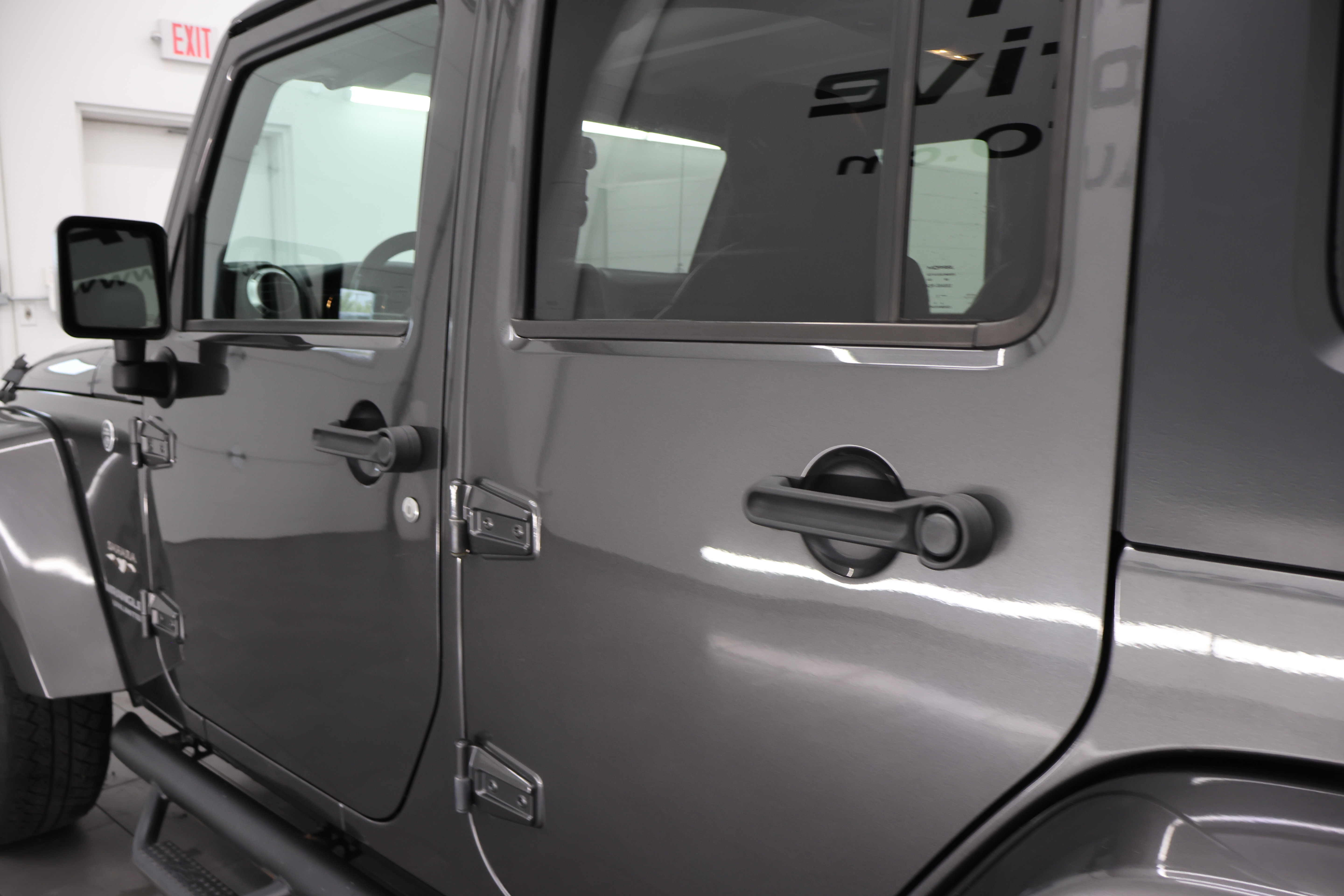 Used 2017 Jeep Wrangler Unlimited Sahara w/ Connectivity Group AWD/4WD image 28