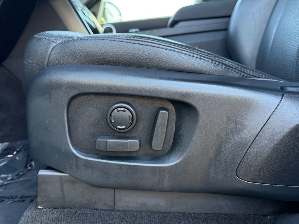 Used 2020 Land Rover Discovery Landmark image 10