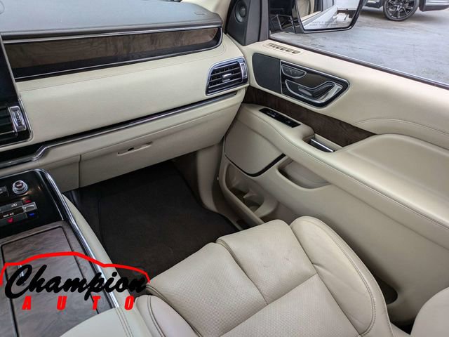 Used 2019 Lincoln Navigator Select w/ Technology Package RWD image 23