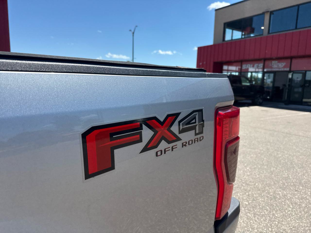 Used 2020 Ford F350 Platinum w/ FX4 Off-Road Package AWD/4WD image 32