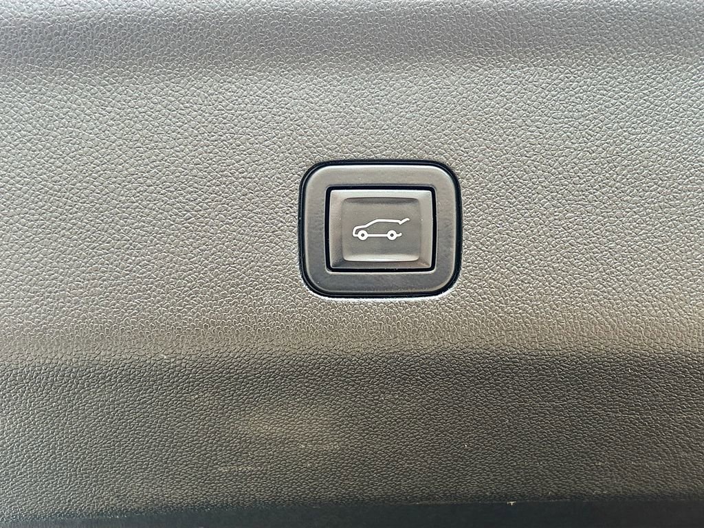 Used 2021 Chevrolet Tahoe High Country w/ Premium Package RWD image 16