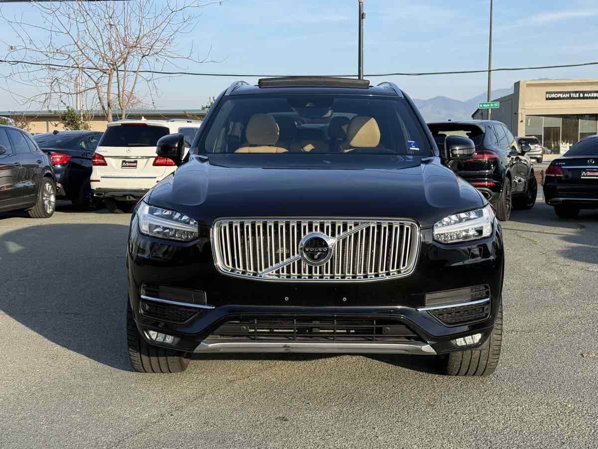 Used 2017 Volvo XC90 T6 Inscription w/ Vision Package image 2